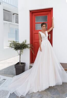 NWOT Wedding Dress NEW Lined Beaded Lace Gown with Train Blush Sparkles Plus